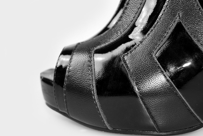 Alexander McQueen Peep-toe platform booties Black